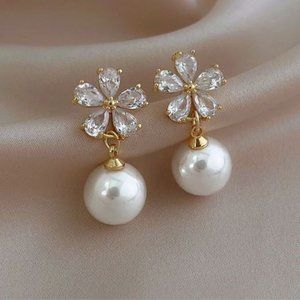 Stud White Pearl Earrings